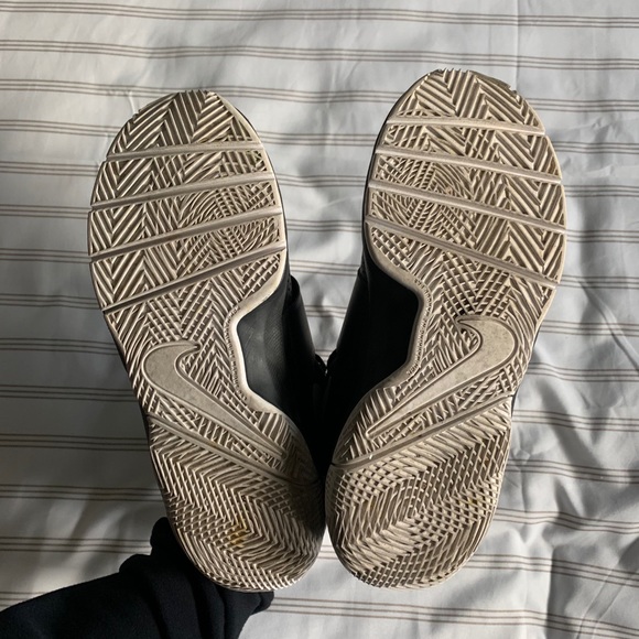 Nike Team Hustle D8 High Top Basketball Shoes 6Y - Picture 4 of 5